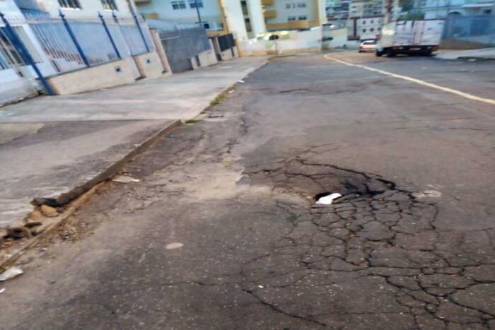 Leitora denuncia buracos em rua do Bonfim 1 vu17.06