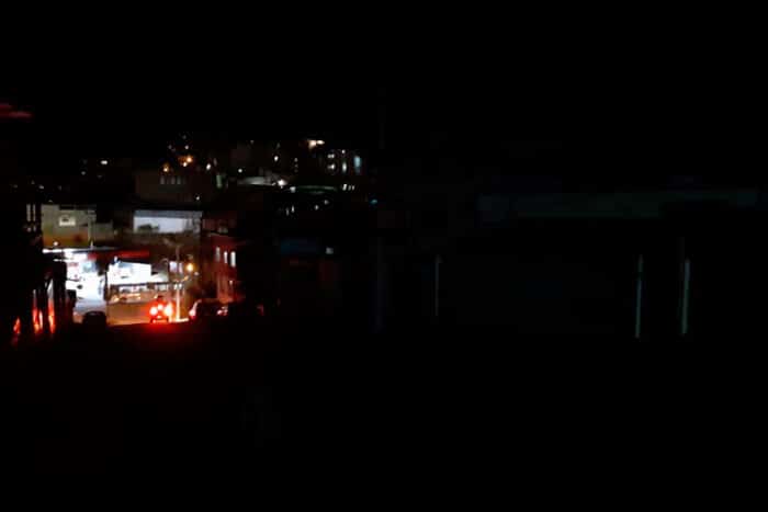 Ponto de ônibus às escuras no Parque Guarani 1 vu ponto as escuras 1