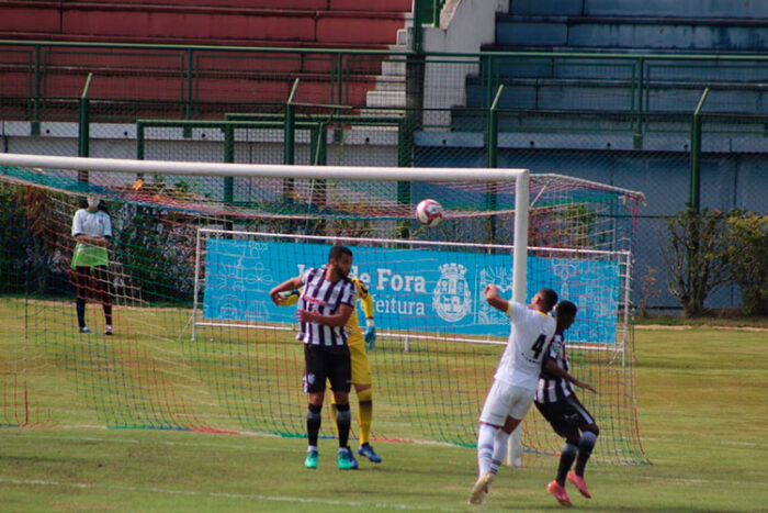 Presidente do Tupi vê time "apático" e busca reforços após derrota com pênalti polêmico 1 Tupi x Serranense foto Guilherme Pannain Assessoria P2
