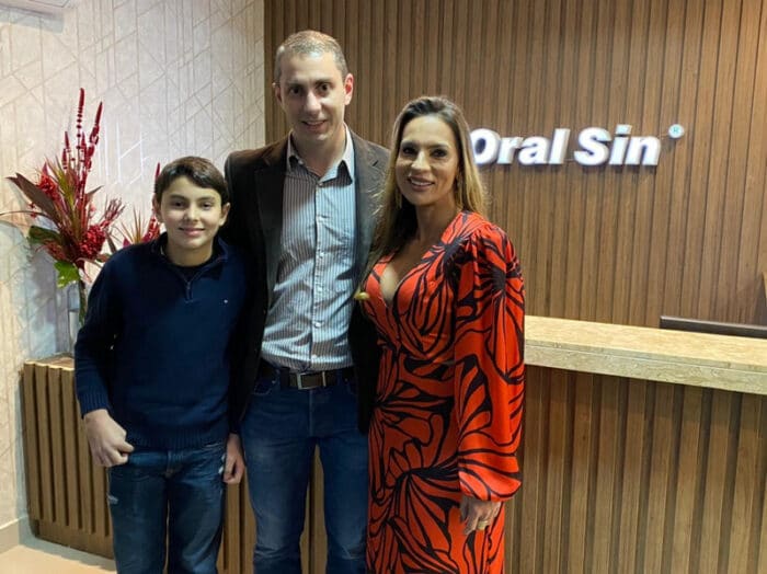 Viviana Barra, antes da pandemia 2 Gustavo Miana, Frederico Miana e Alice Furtado, que na sexta-feira inaugurou a segunda unidade de sua Clínica Oral Sin, em Benfica