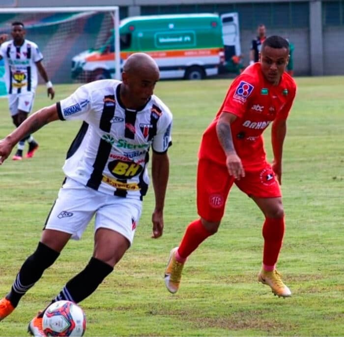 Juiz-forano Daniel comemora primeiro gol como profissional na vitória do Baeta 1 atacante baeta
