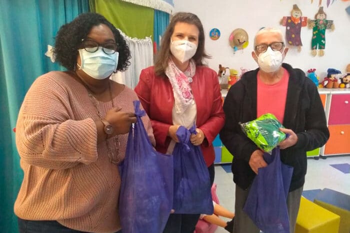 Projeto confecciona toucas divertidas para crianças em tratamento contra o câncer 3 costurando afetos