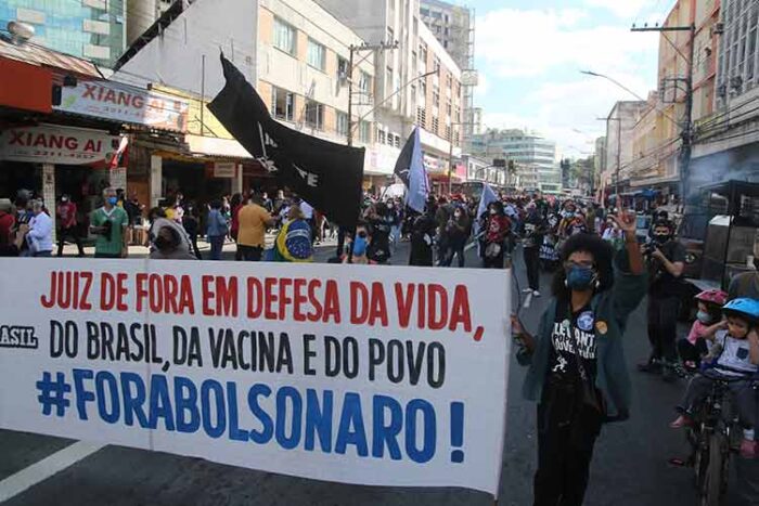 Juiz-foranos voltam às ruas para protestar contra Bolsonaro 2 manifestacao 3