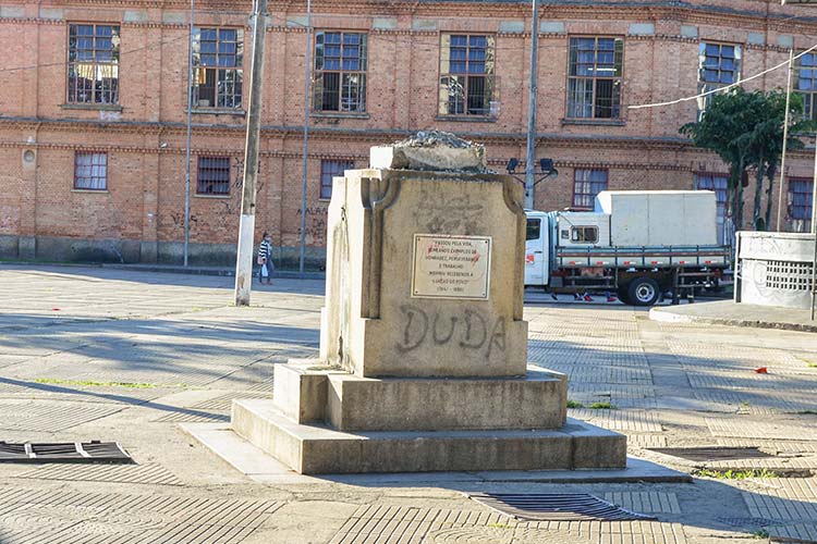 O que houve com o monumento a Bernardo Mascarenhas? 5 monumento mascarernhas by jessica pereira