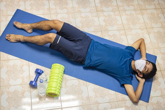 Mas fazer exercício em casa funciona mesmo? 2 treino em casa 3
