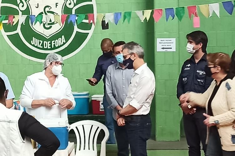 Governo de Minas já articula vacinação para público entre 12 e 17 anos 2 zema sport foto renato salles destacada