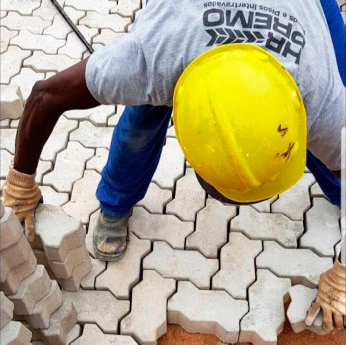 Conheça a HR Premo, especialista em concreto em JF 6 Homem trabalho