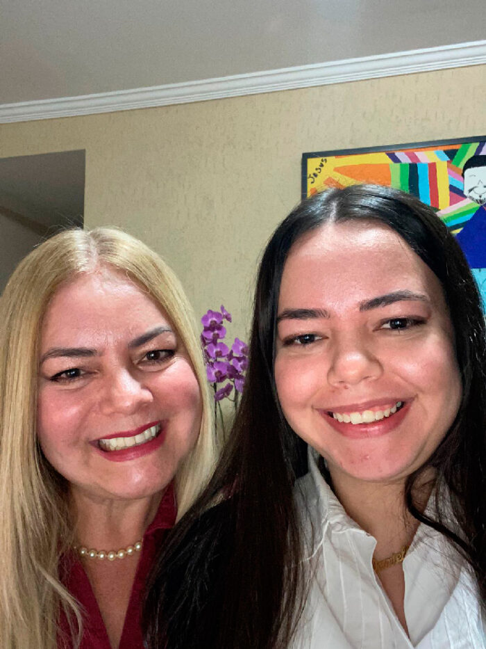 Doctum faz colação de grau virtual dos alunos dos três campi 1 Marcia e Danielle