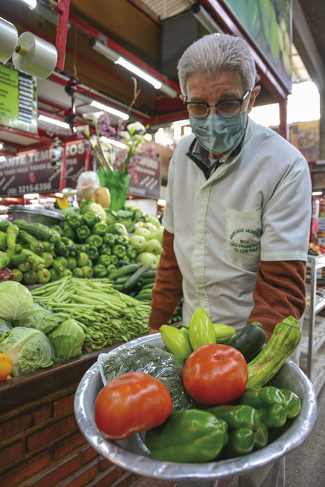Onda de Frio impacta em preco dos hortifrutis comerciante Carlyle Foto Jessica Pereira 15