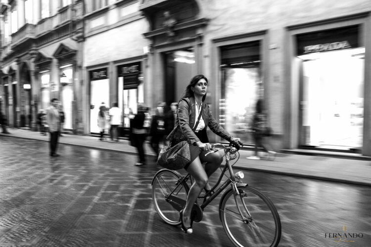 Fernando Priamo apresenta exposição virtual 'As mulheres de Florença e suas bicicletas' 2 Rastros de luz e charme 12 e1628270299391