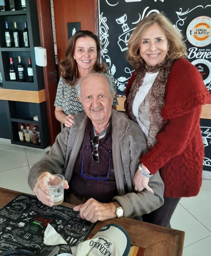 Meirinha Tostes recebendo Sandra Araújo e Ronaldo Granato Matta, que foram conferir o Comida di Buteco no Bar do Bené 1 Meirinha Tostes recebendo Sandra Araújo e Ronaldo Granato Matta, que foram conferir o Comida di Buteco no Bar do Bené