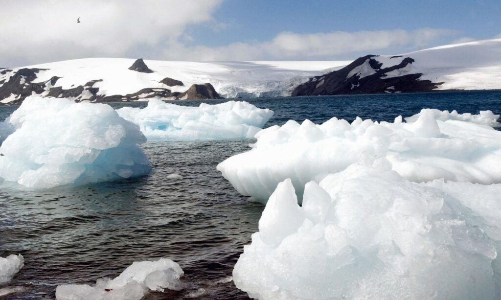 Cientistas descobrem uma estrutura em forma de leque enterrada a 3 km de gelo na Antártida que pode mudar tudo