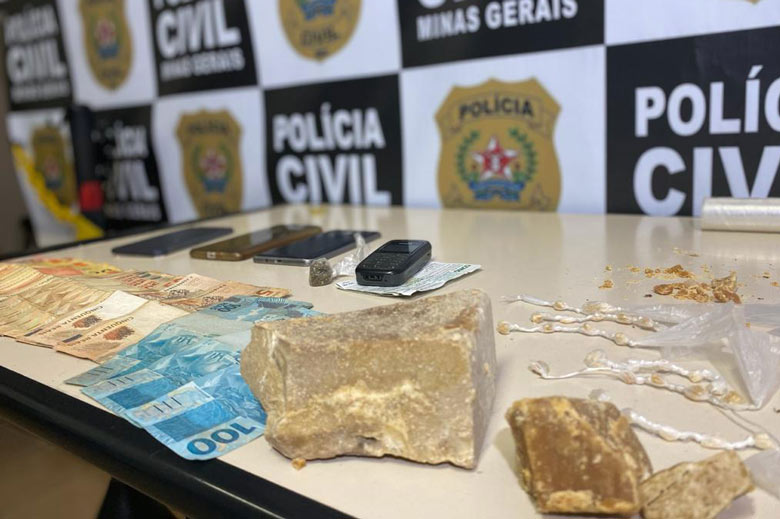Polícia Civil prende suspeito de comandar tráfico de drogas na região Leste 1 apreensao de drogas no bairro progresso by policia civil