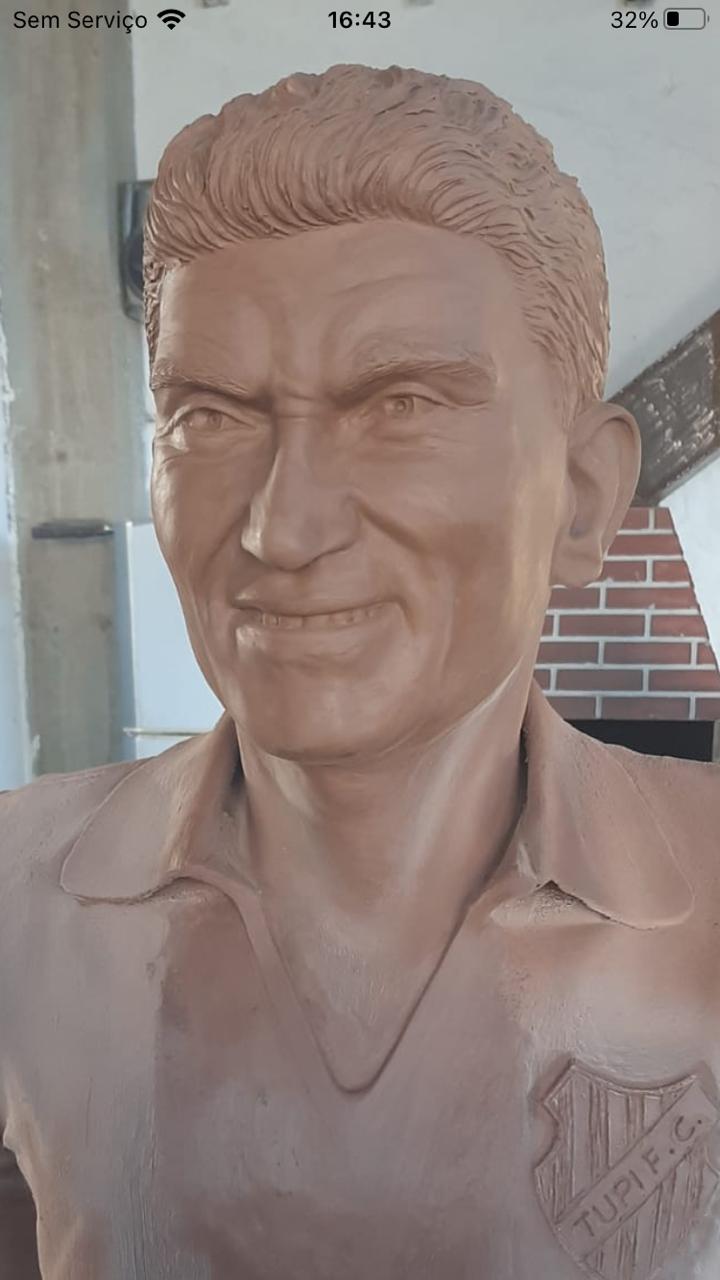 busto toledinho estadio municipal mario helenio