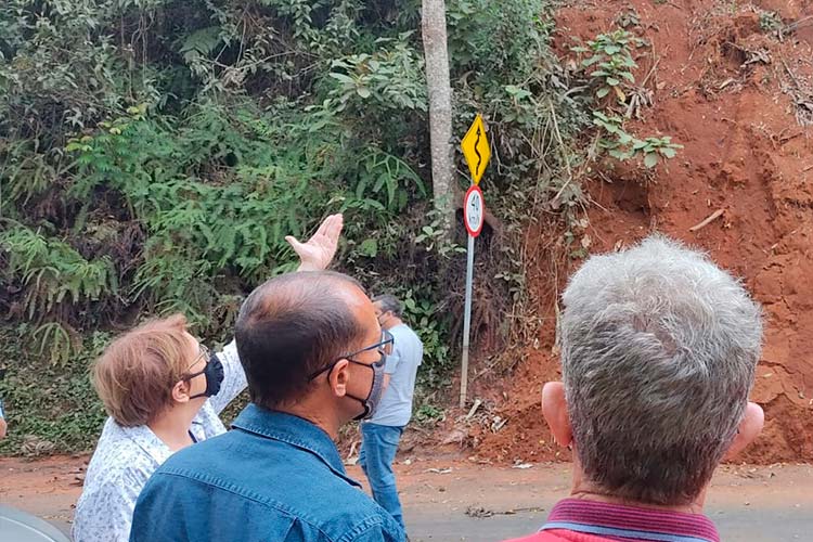 Prefeita visita locais que carecem de obras de infraestrutura em JF 2 caparua jose lourenco margarida by pjf