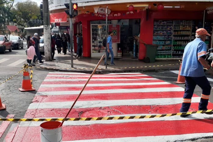 Sinalização é revitalizada em comemoração ao Dia Mundial do Pedestre 1 dia do pedestre