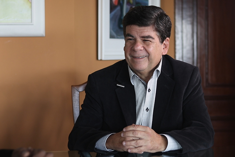 Imagem: César Romero bate um papo com Paulo Cesar Magella