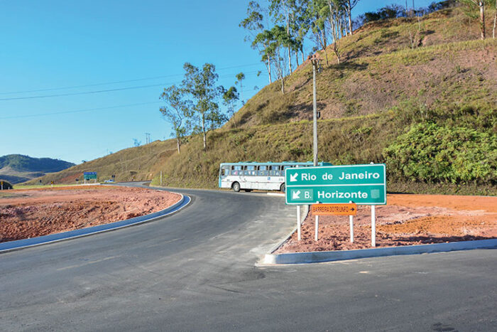 Trevo de ligação entre a BR-040 e a AMG-3085 tem tráfego totalmente liberado 1 trevo obra by leo costa