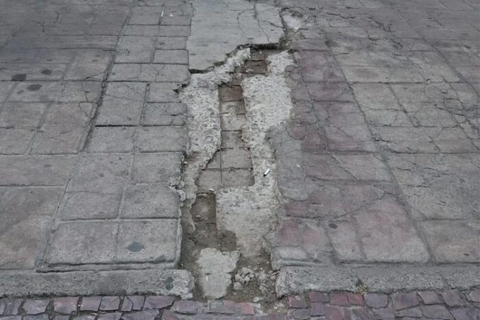 Leitor denuncia buraco na Rua São João 1 vu19.08