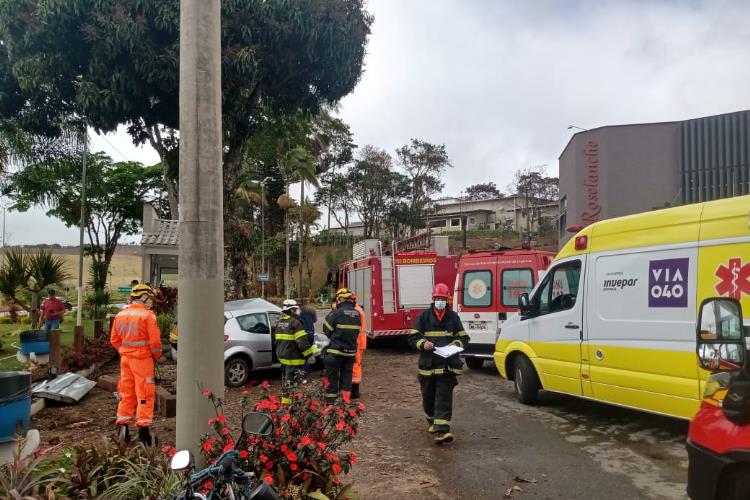 02-09-21 acidente BR-040 Divulgação Bombeiros (3) 02-09-21 acidente BR-040 Divulgação Bombeiros (3)