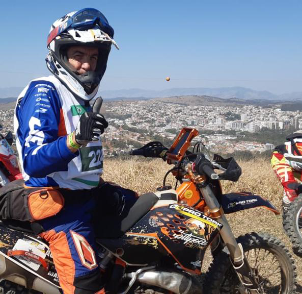 Edson de Souza, Tereza Cristina e Guilherme Lacerda e Márcio Itaboray na Cantina do Bexiga 2 Manoel Resende, primeiro lugar na categoria Over 60 do Enduro da Independência