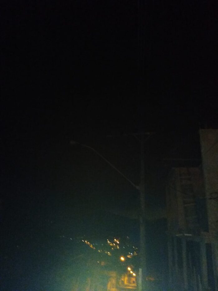 Leitora solicita reparo em iluminação no Retiro 1 Retiro