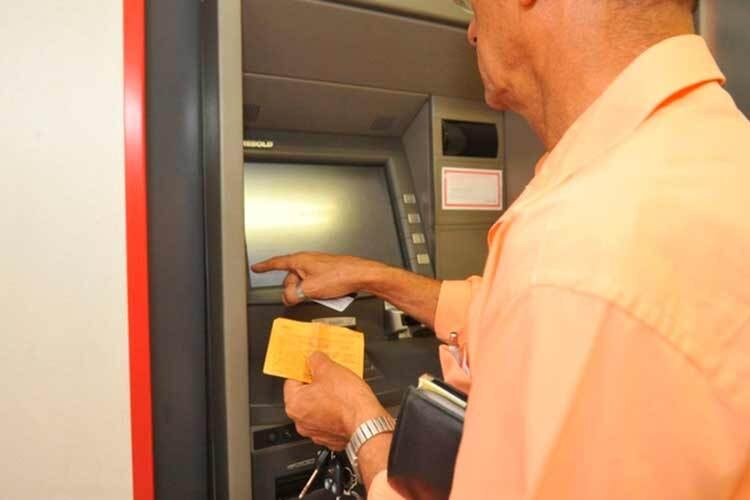 Sindicato dos Bancários confirma infecção de 89 funcionários por Covid 1 banco pensionistas arquivo agencia brasil e1711481257918