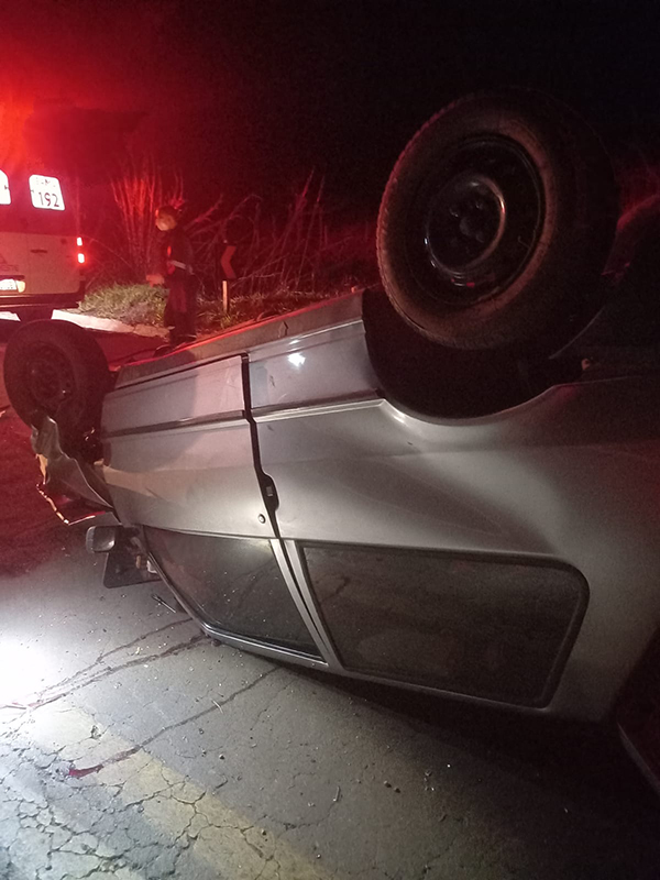 Carro capota, e homem morre em acidente na BR-267 1 dentro