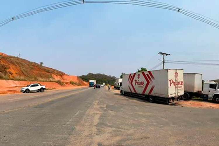 Greve de caminhoneiros não impacta tráfego nas rodovias de JF e região 1 protesto de caminhoneiros em visconde do rio branco divulgacao pm rodoviaria 1