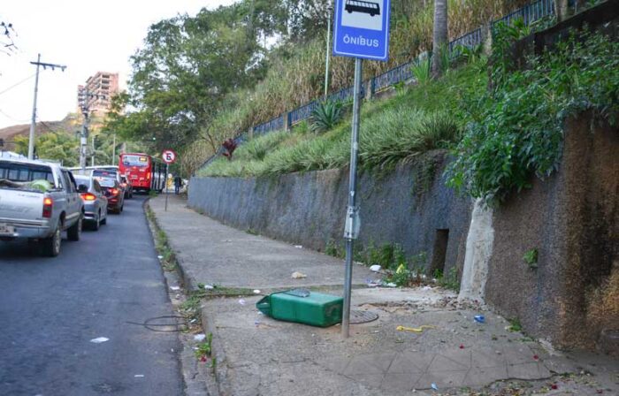Vandalismo com lixeira na Zona Sul 1 vu09.09