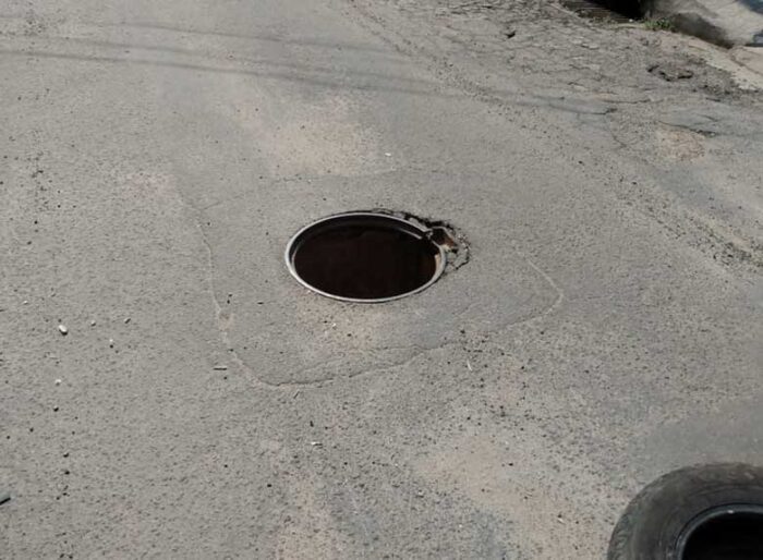 Bueiro sem tampa preocupa moradores do Bairu 1 vu14.09