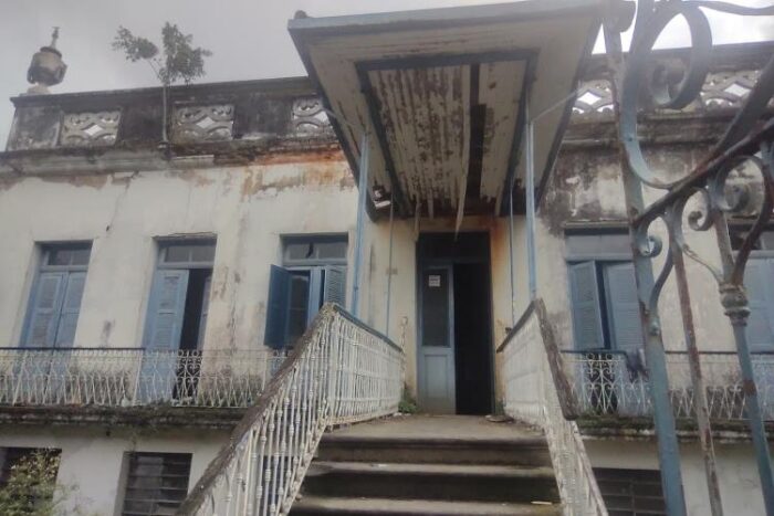 Estado retira moradores de antigo prédio da Educação no Mariano Procópio 1 27 10 2021 casarao Superintendencia Regional de Ensino foto Divulgacao