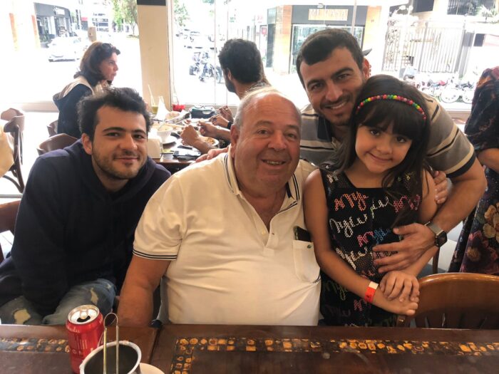 No almoço dominical da Churrasqueira, Fernandão Assad com os filhos Igor e Breno comemorando o aniversário da neta Sthefany 1 No almoço dominical da Churrasqueira, Fernandão Assad com os filhos Igor e Breno comemorando o aniversário da neta Sthefany
