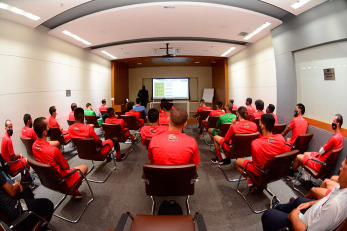 Manchester fornece curso de idiomas a atletas e comissão técnica 1 Manchester foto Daniel Braga Manchester