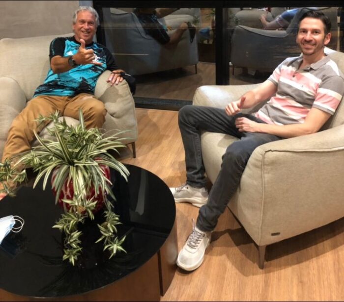 João Cesar Novais, Ibrahim El Kouri e Ronaldo Brandão, que brindou o ‘niver’ ontem com almoço na Confraria do Sheik 3 O ex-zagueiro do Flamengo Rondinelli com o pediatra e fundador do Museu do Flamengo (museu_flamengo), Luciano José Fontes de Oliveira em recente encontro na cidade
