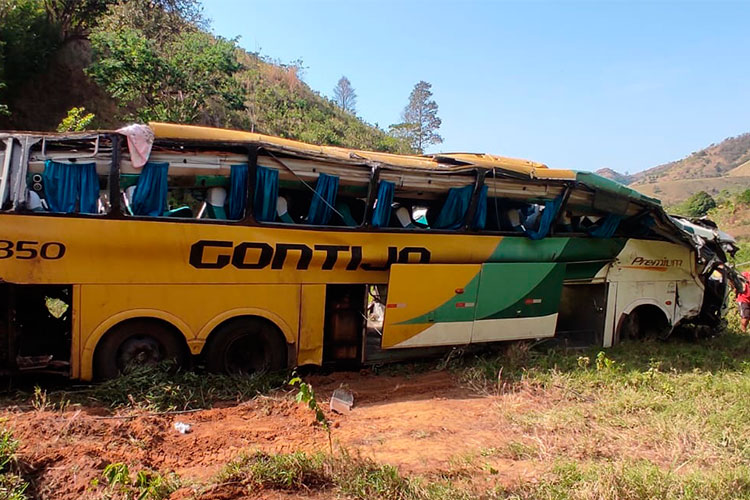 acidente onibus bombeiros