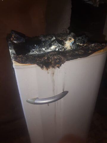 Bombeiros combatem incêndio em casa na Zona Leste 1 incendio em geladeira na zona leste de jf by bombeiros 1 e1634823493730