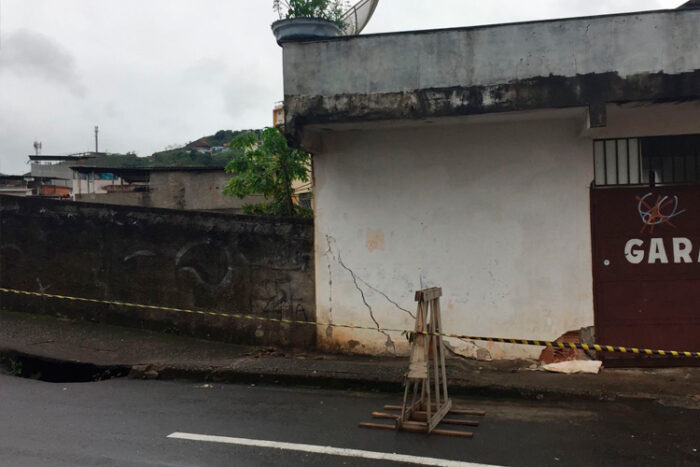 Defesa Civil interdita, parcialmente, residência no Bairu 2 interdicao da rua