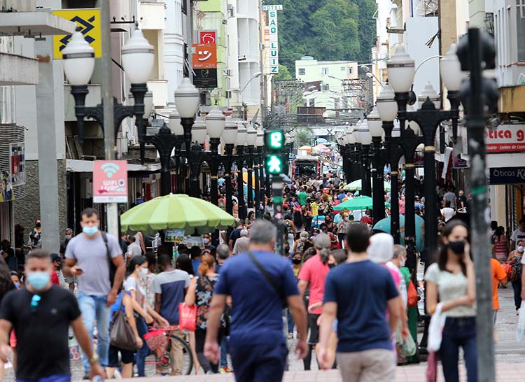 Juiz de Fora ultrapassa a marca de 2 mil falecimentos por Covid-19 1 movimento centro coronavirus rua by fernando