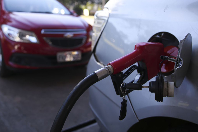 Petrobras anuncia redução de 7% para o preço da gasolina nas refinarias 1 posto gasolina by jose cruz agencia brasil