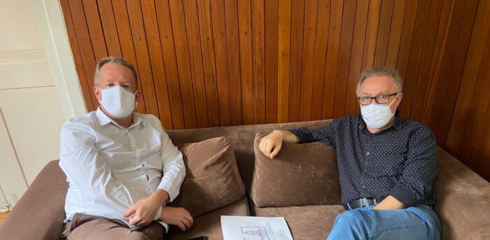 Paulo Jaenicke e Graça Trezza em tarde social 2 O secretário de Turismo Marcelo do Carmo visitou ontem o presidente da Câmara, Juraci Scheffer