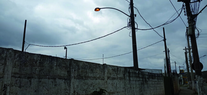 Poste aceso ininterruptamente no Parque de Exposições 1 vu de terca