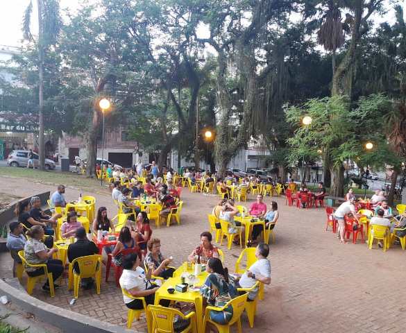 Samba na praça ou no buteco? Que tal nos dois! 1 Bar du Leo 1