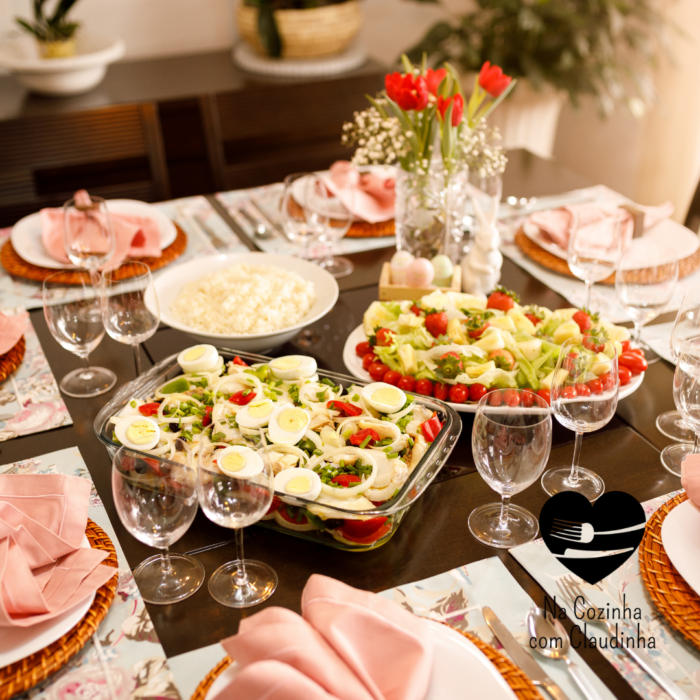 Falsa Bacalhoada 1 Falsa Bacalhoada prato preparado para o Natal de uma família grande mesa posta