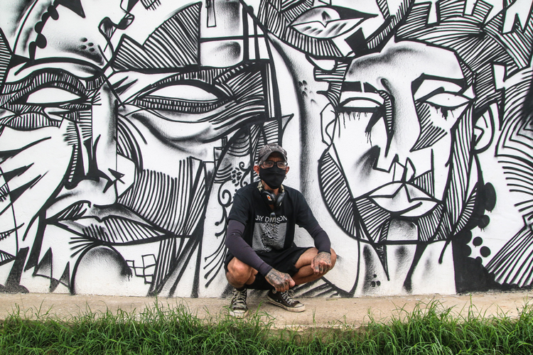 Transeuntes nas paredes: a arte de Lúcio Rodrigues na Praça CEU 1 Na parede