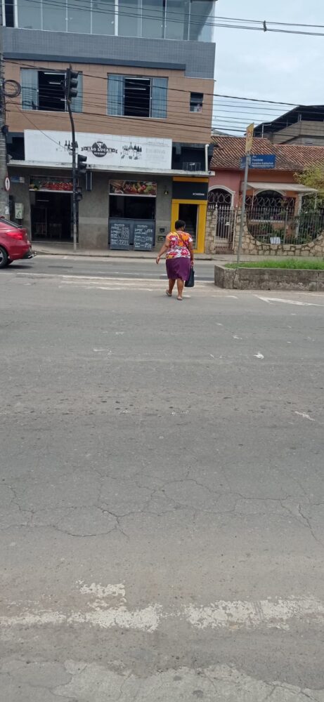 Faixa de pedestres apagada preocupa na JK 1 WhatsApp Image 2021 10 28 at 11.23.28