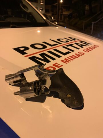 Jovem de 22 anos é assassinado a tiros na Zona Leste de Juiz de Fora 1 apreensao de arma de fogo by pmmg e1638195959204