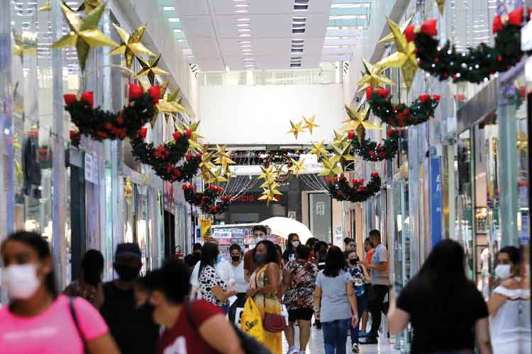 Comércio de JF começa a funcionar em horário especial a partir de domingo 1 Expectativa é de aumento nas vendas com o pagamento do 13º salário