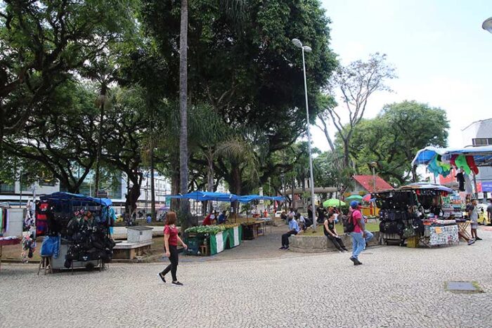 Ambulantes reclamam das vendas no primeiro dia na Praça do Riachuelo 1 transito getulio vargas ambulantes by fernando priamo 4