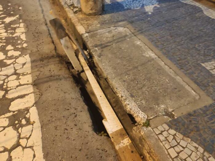 Leitor denuncia buraco na Avenida Itamar Franco 1 vu30.11